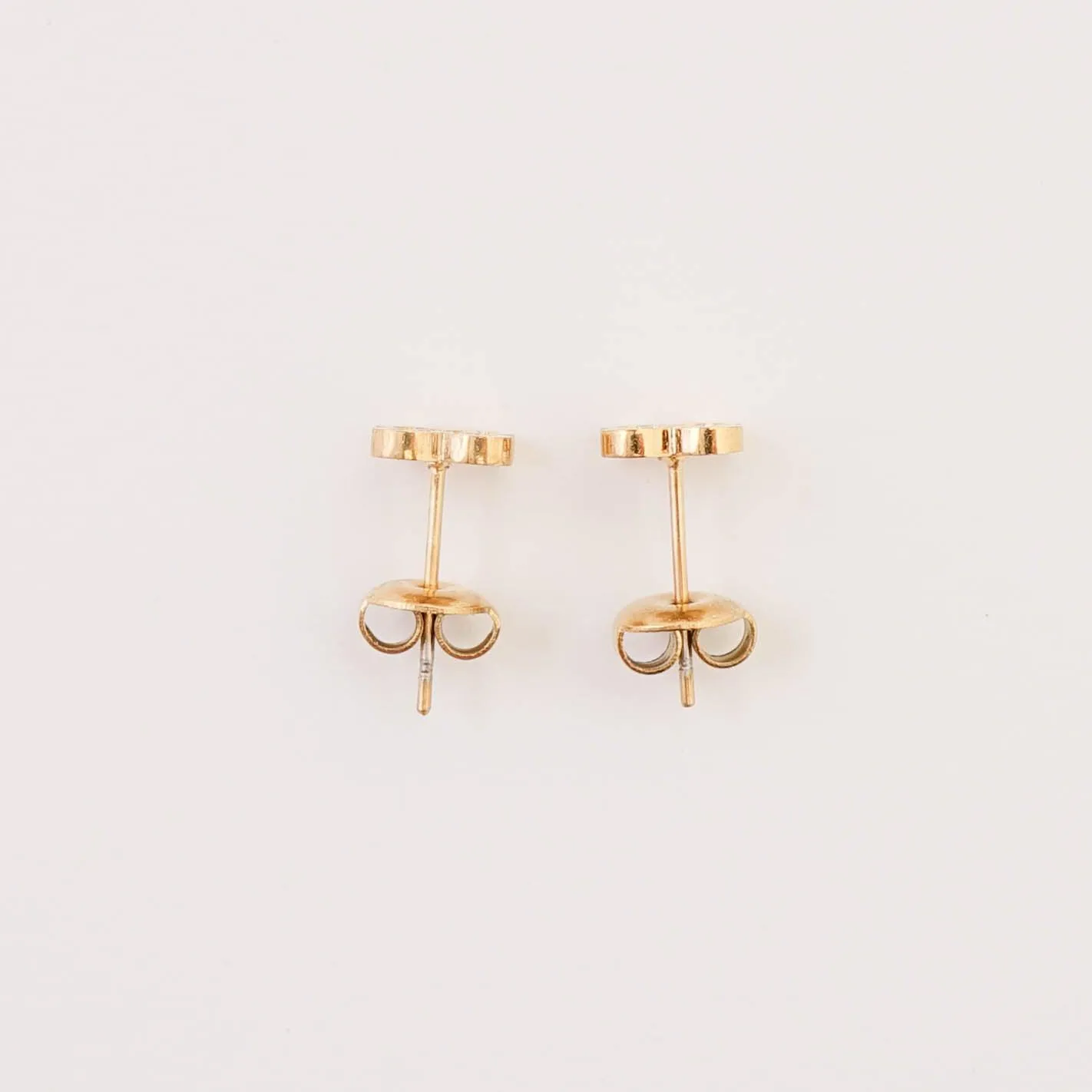 ELEGANCE CLOVER STUDS