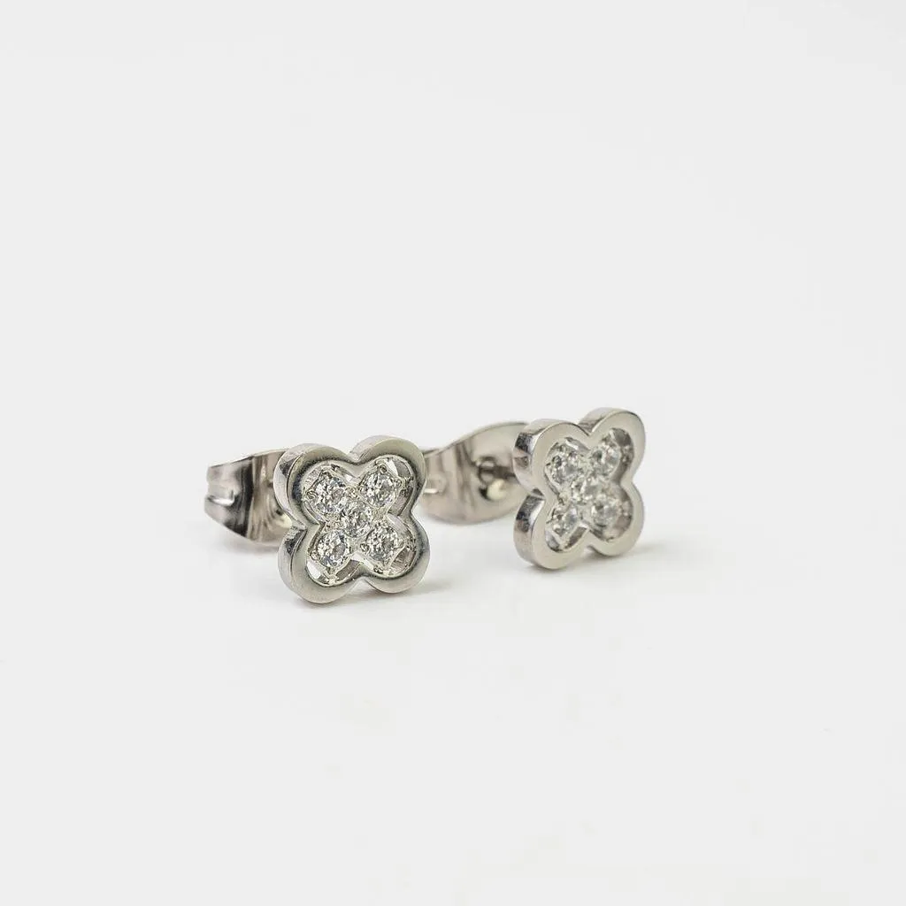 ELEGANCE CLOVER STUDS