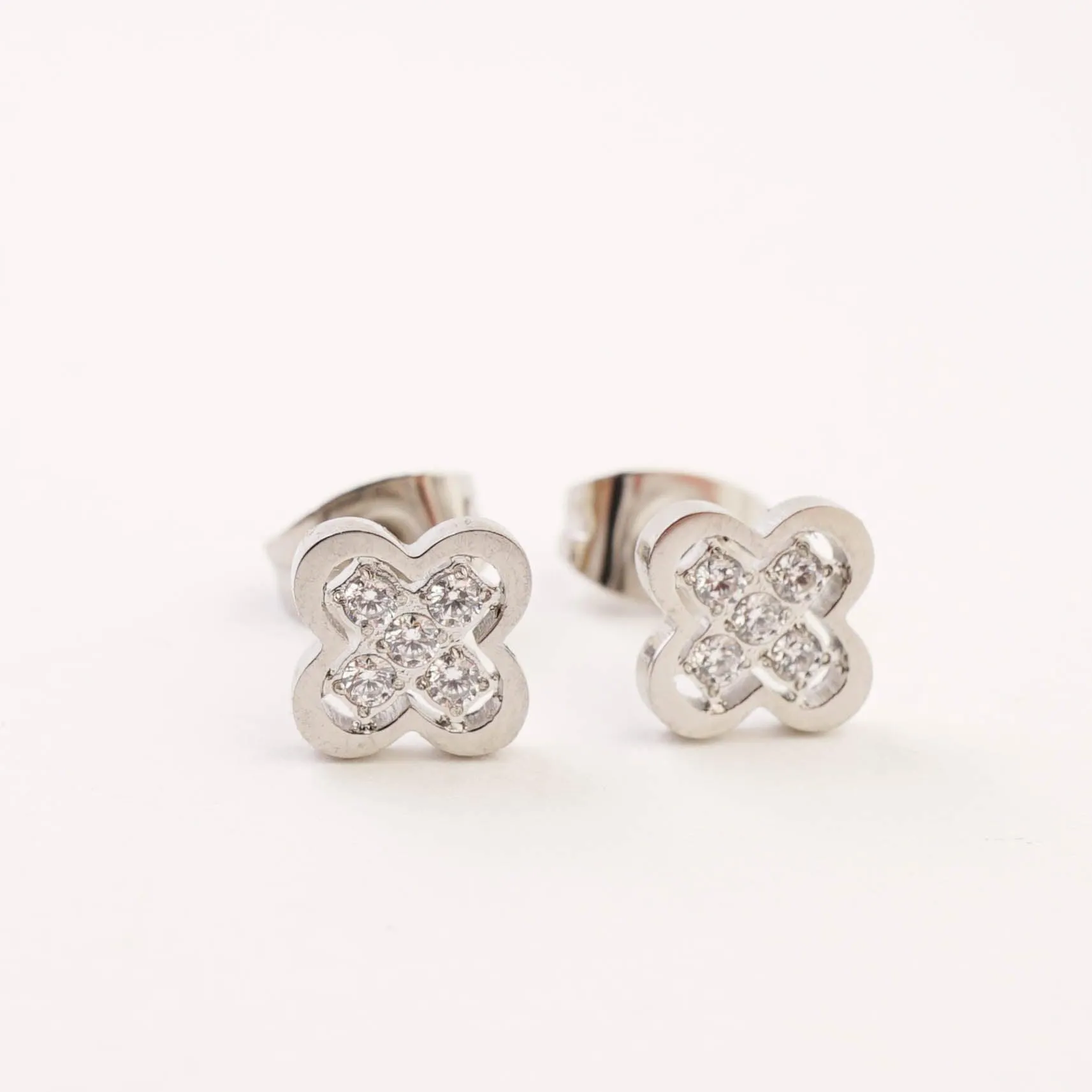 ELEGANCE CLOVER STUDS