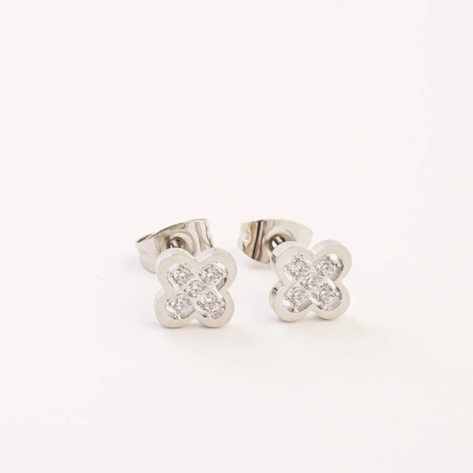ELEGANCE CLOVER STUDS