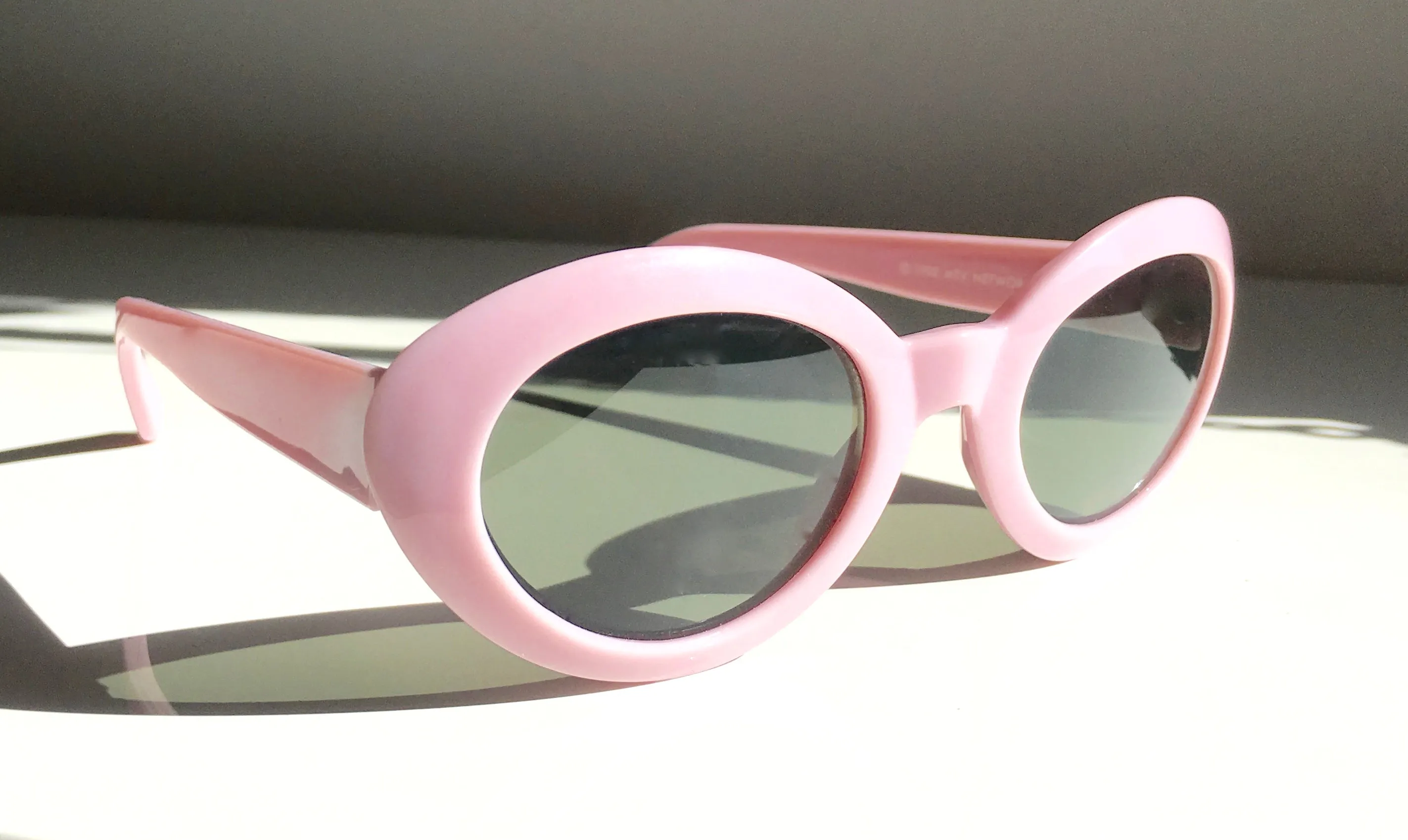 RIVIERA VINTAGE 1992 pink cat-eye sunglasses, 2"H x 6"W